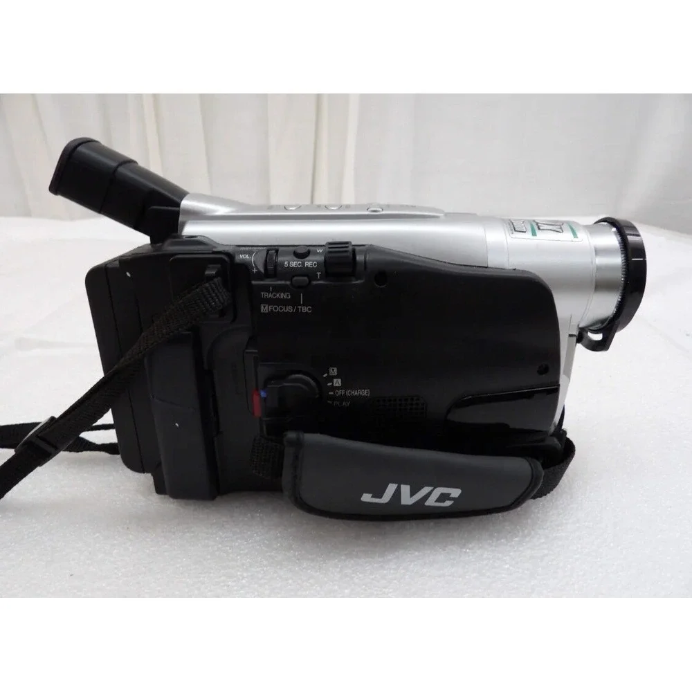 JVC Compact VHS Camcorder VHS C Model GR-AXM17U Tested A+ With Accessories